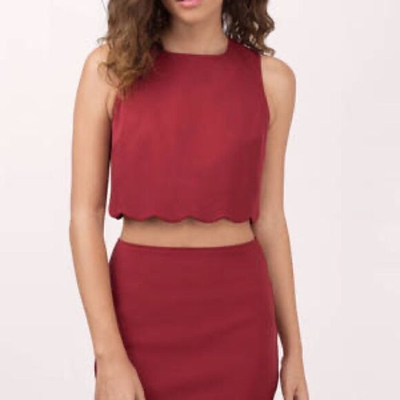 TOBI Getting Wavy Scalloped Top - Wine Large - Picture 2 of 8